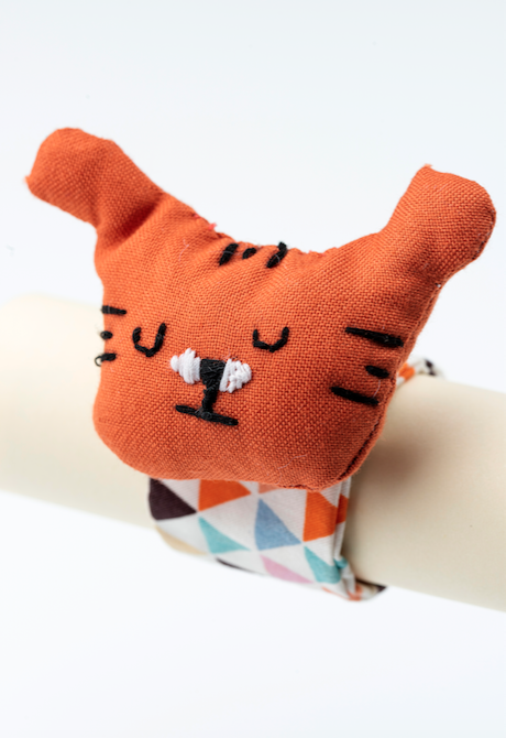 WRIST RATTLE: TIGGER